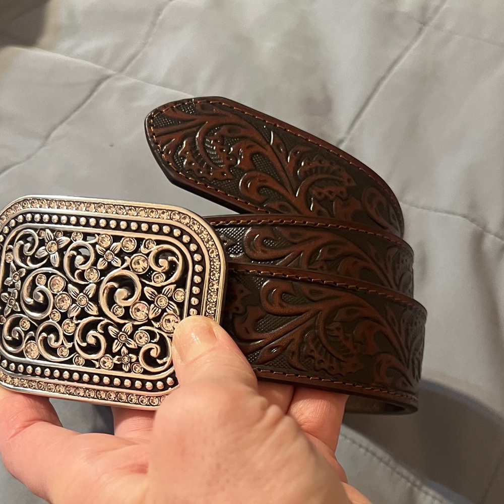 Ariat Embossed Brown Leather Belt/ Silver Buckle worn twice 43.5 inches long - Picture 6 of 6